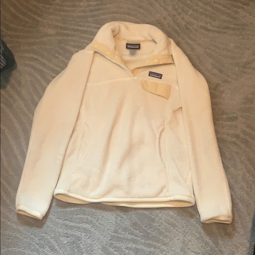 White Patagonia pull over